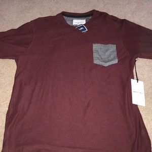 men’s maroon t shirt